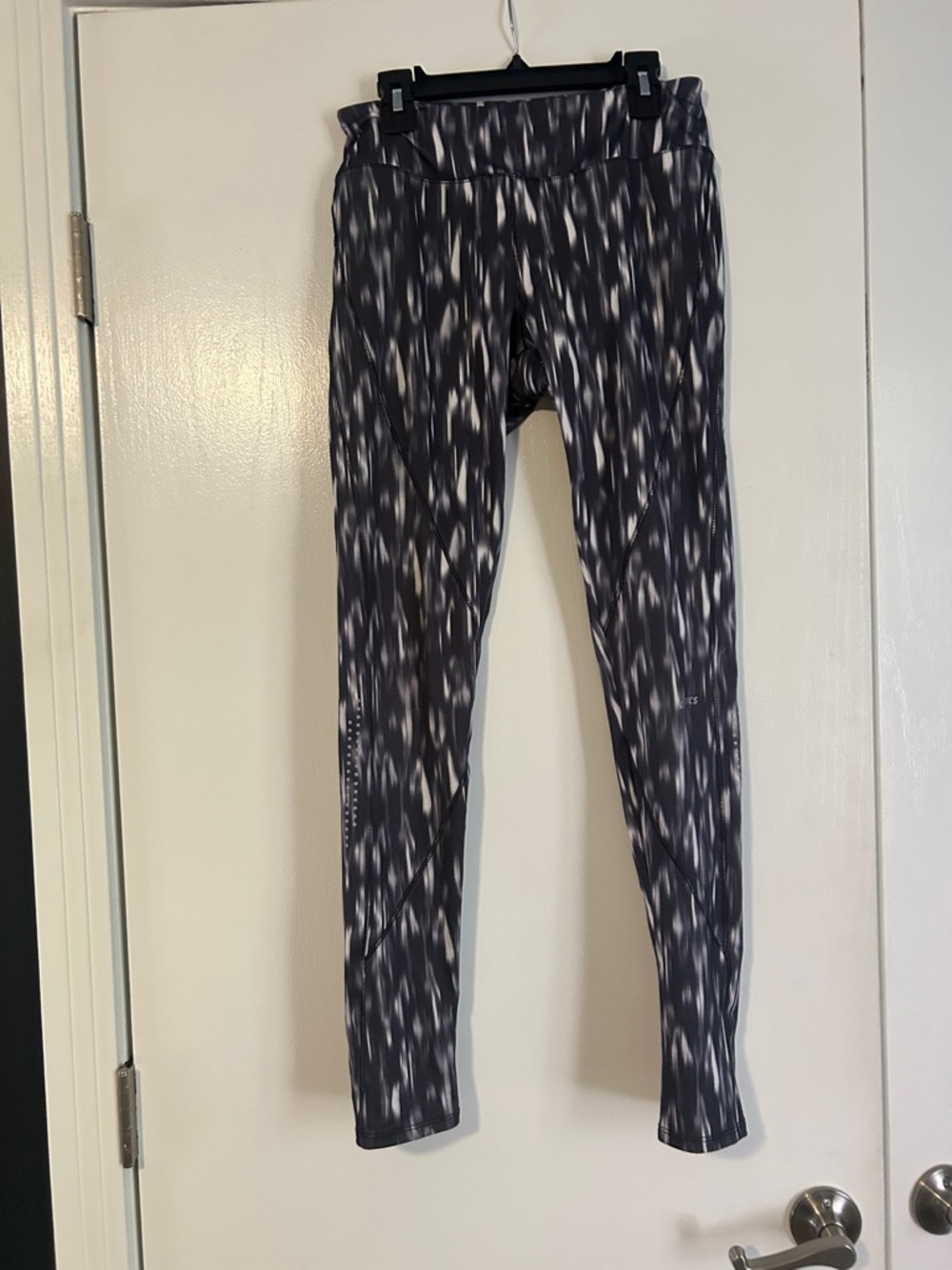 Printed Athletic Leggings - Black/Gray